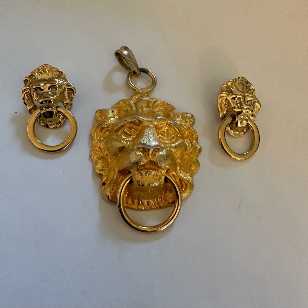 Vintage Avons Kennth Jay Lane KJL gold tone Lion door knocker earrings charm